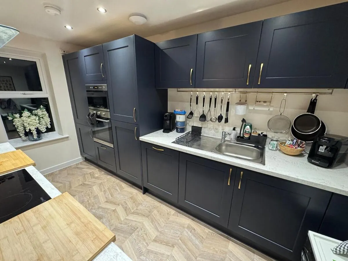 Lakeside Penthouse View Doncaster Apartment