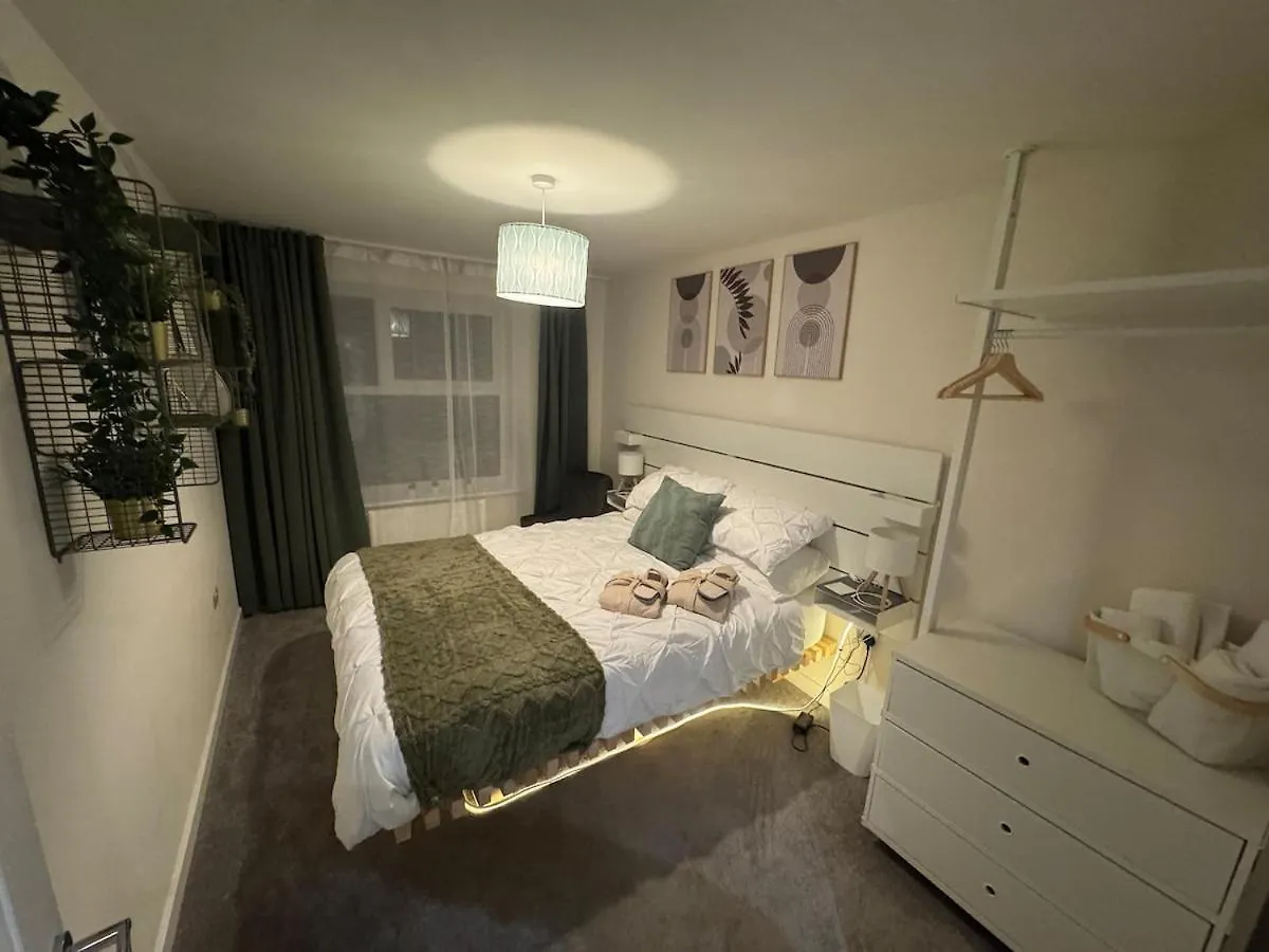 Lakeside Penthouse View Doncaster Apartment