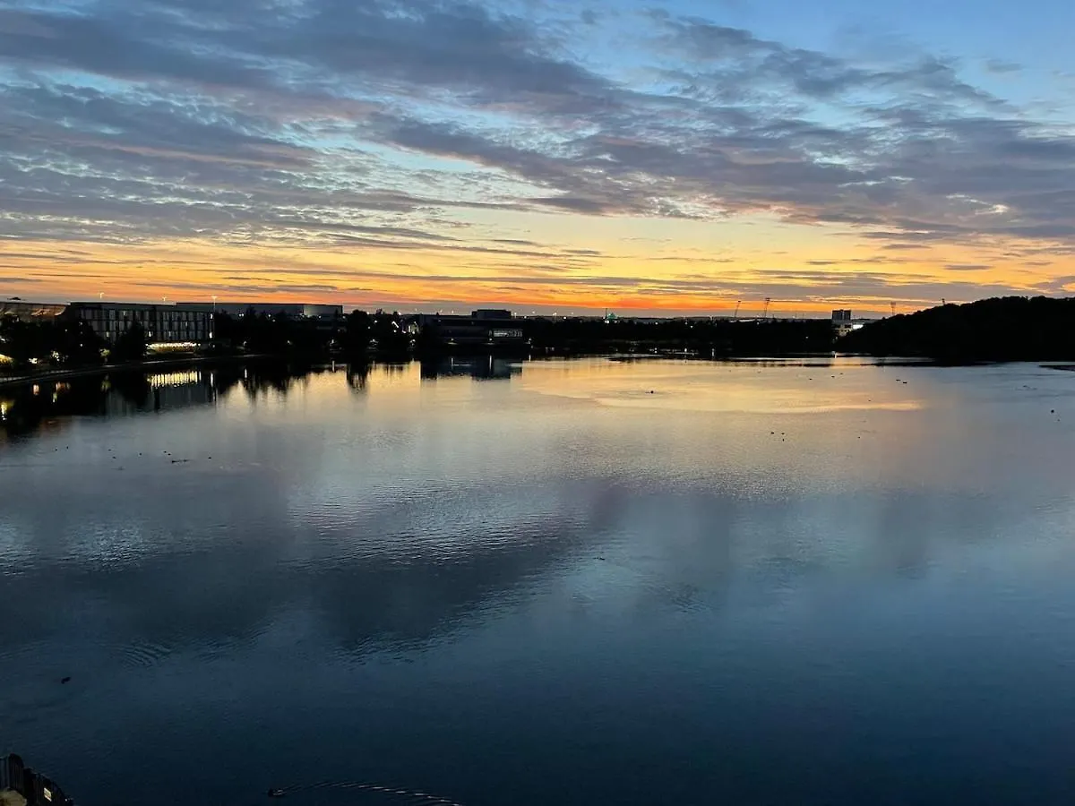 Apartment Lakeside Penthouse View Doncaster
