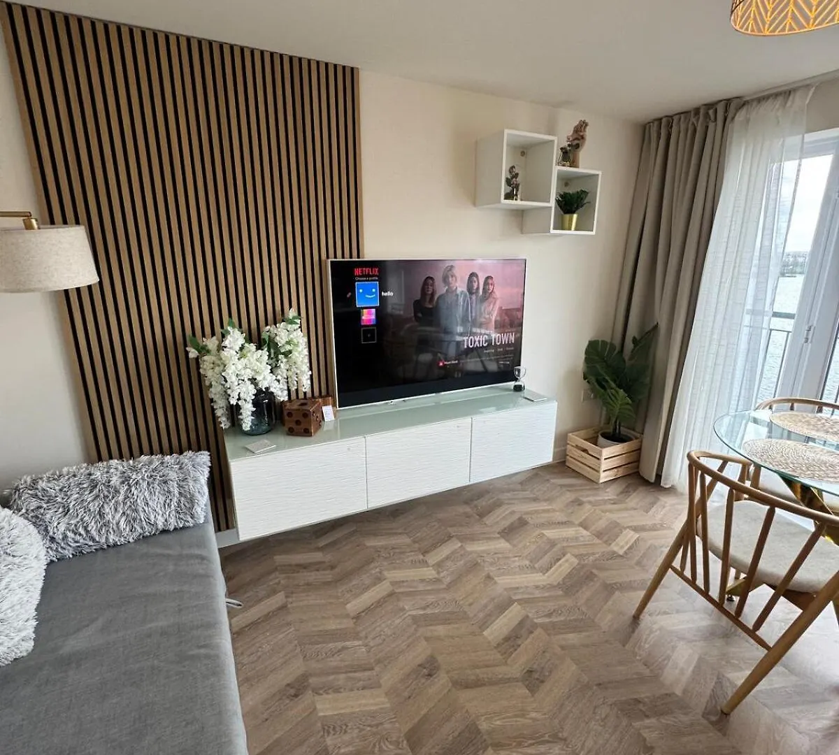 Lakeside Penthouse View Doncaster Apartment