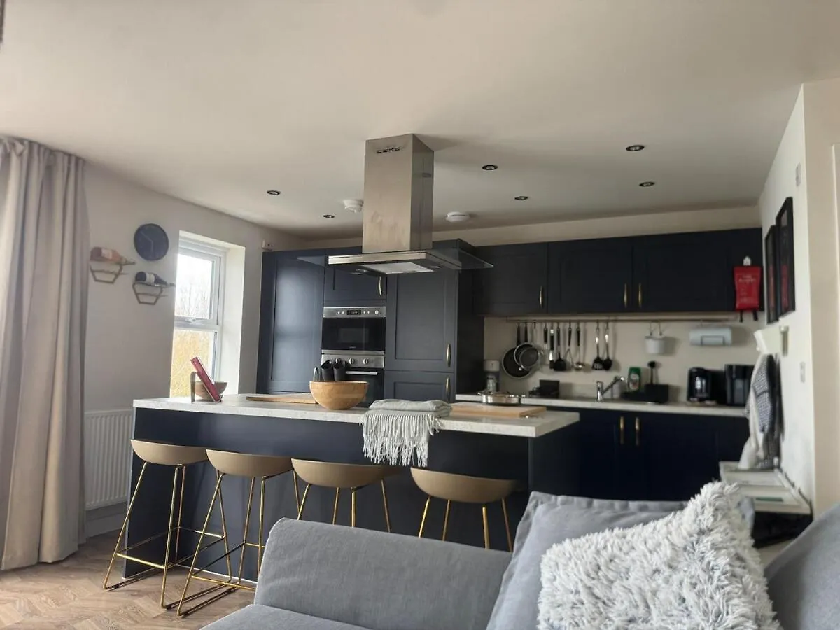 Lakeside Penthouse View Doncaster Apartment