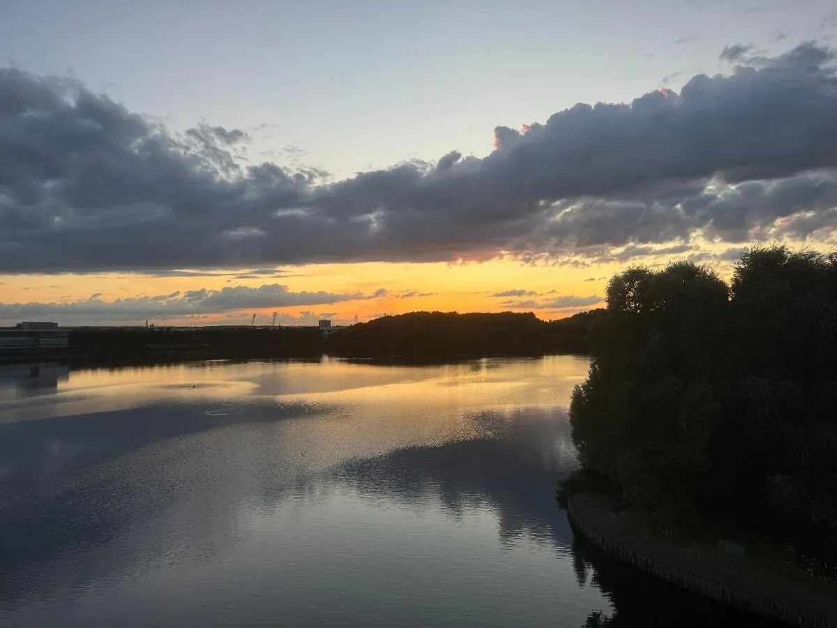 Lakeside Penthouse View Doncaster 0*,
