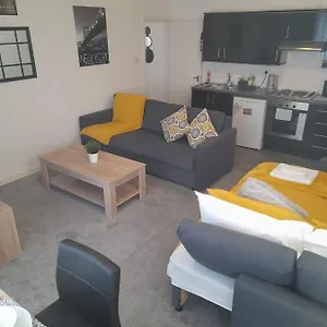  Apartment Flat 4 Corner House