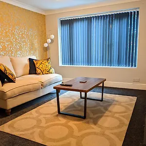  Apartment Racecourse